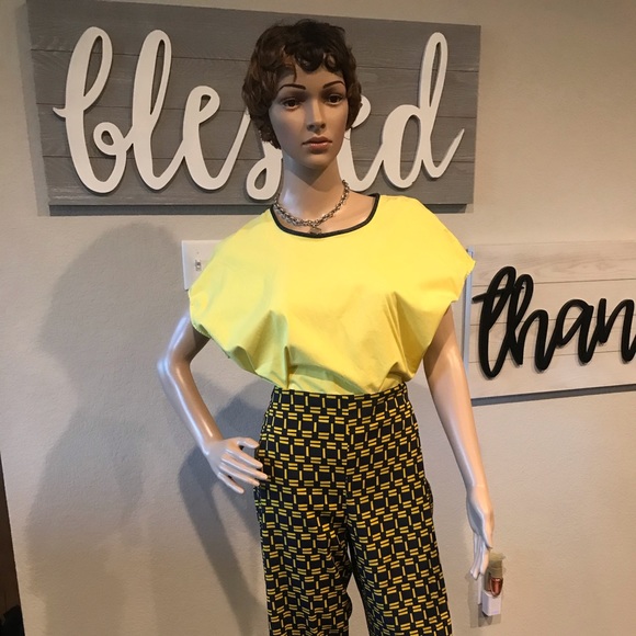 Blouse and trousers - Picture 2 of 6